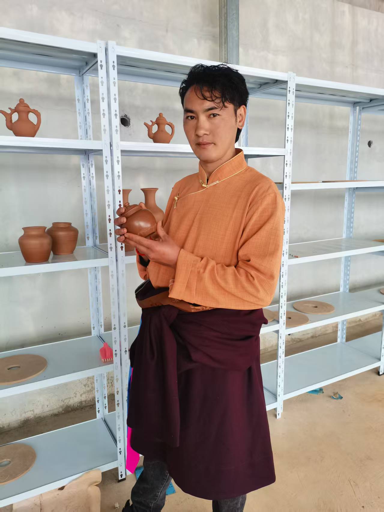 李华