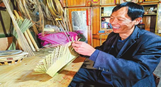 云南乡土文化能人｜尹德飞：用双手“编织”滚烫人生