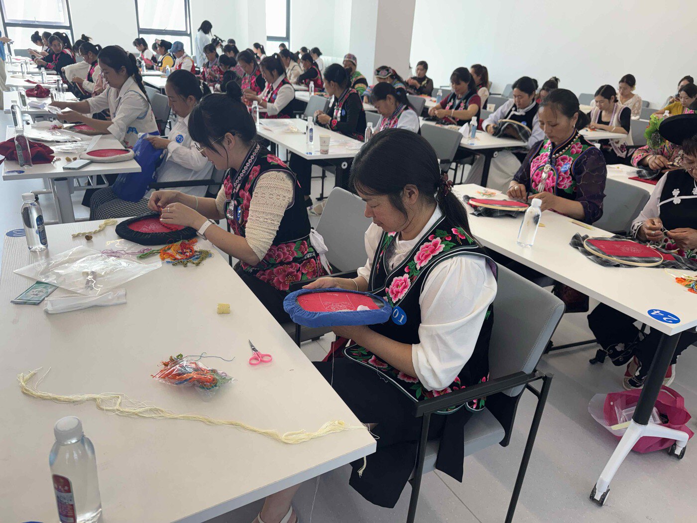 南华县：专项人才培养让1245名彝绣技能人才指尖绽芳华